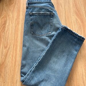 Slouchy mid rise vintage Levi’s